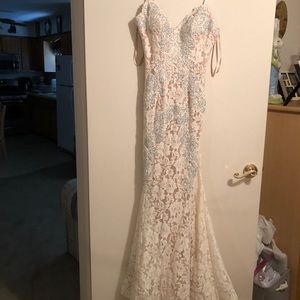 White Jovani size 4 dress with a small train